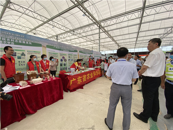 我院参加科技进步活动月主场农业科普志愿活动