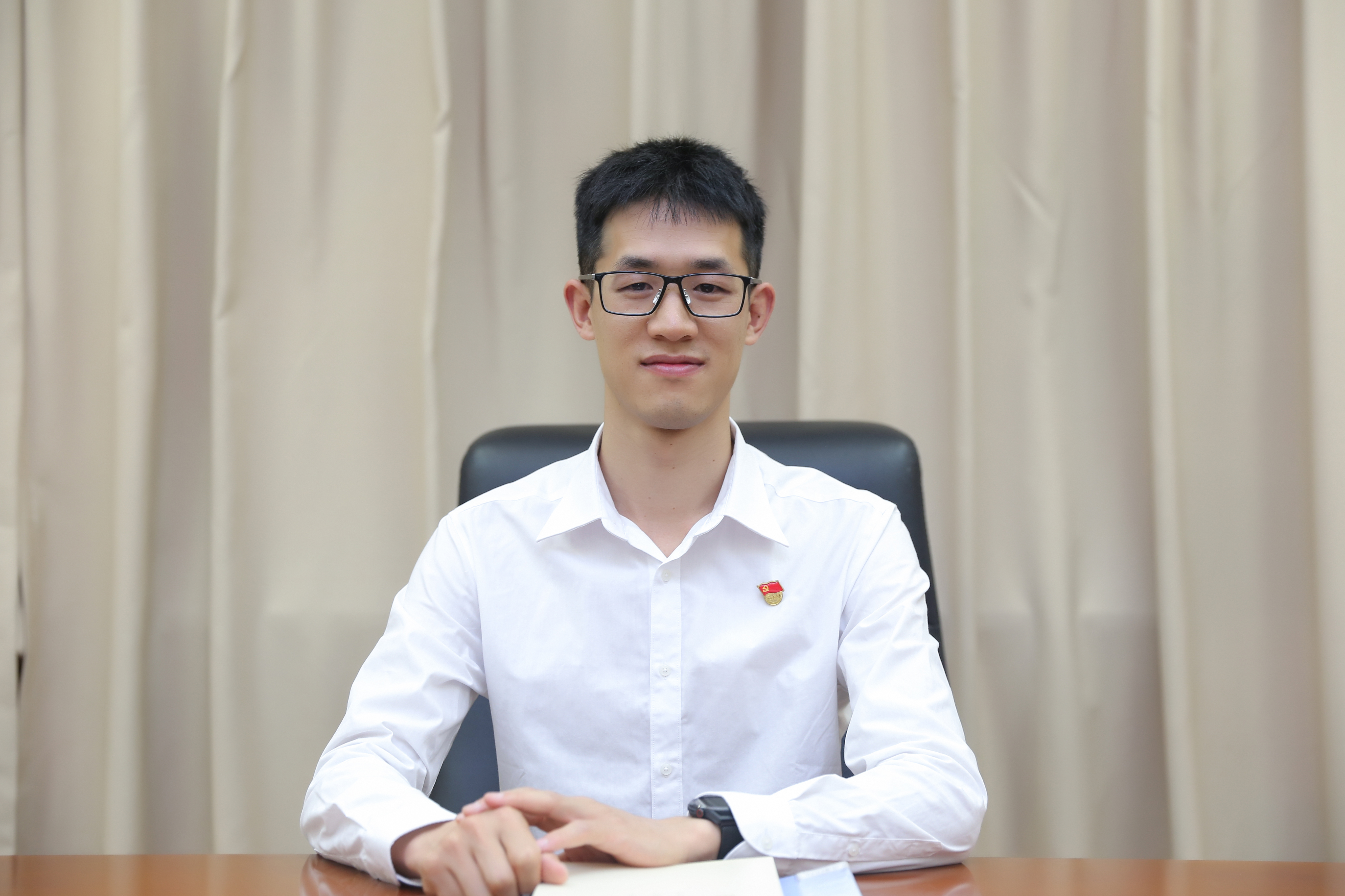 丘广俊个人照.jpg