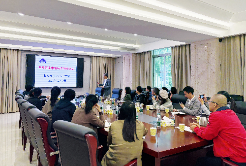 植保所举办国家基金项目申报经验交流会.jpg