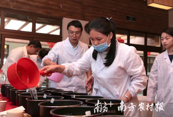 图片说明