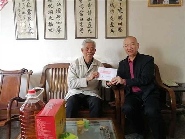 春节慰问老人.jpg