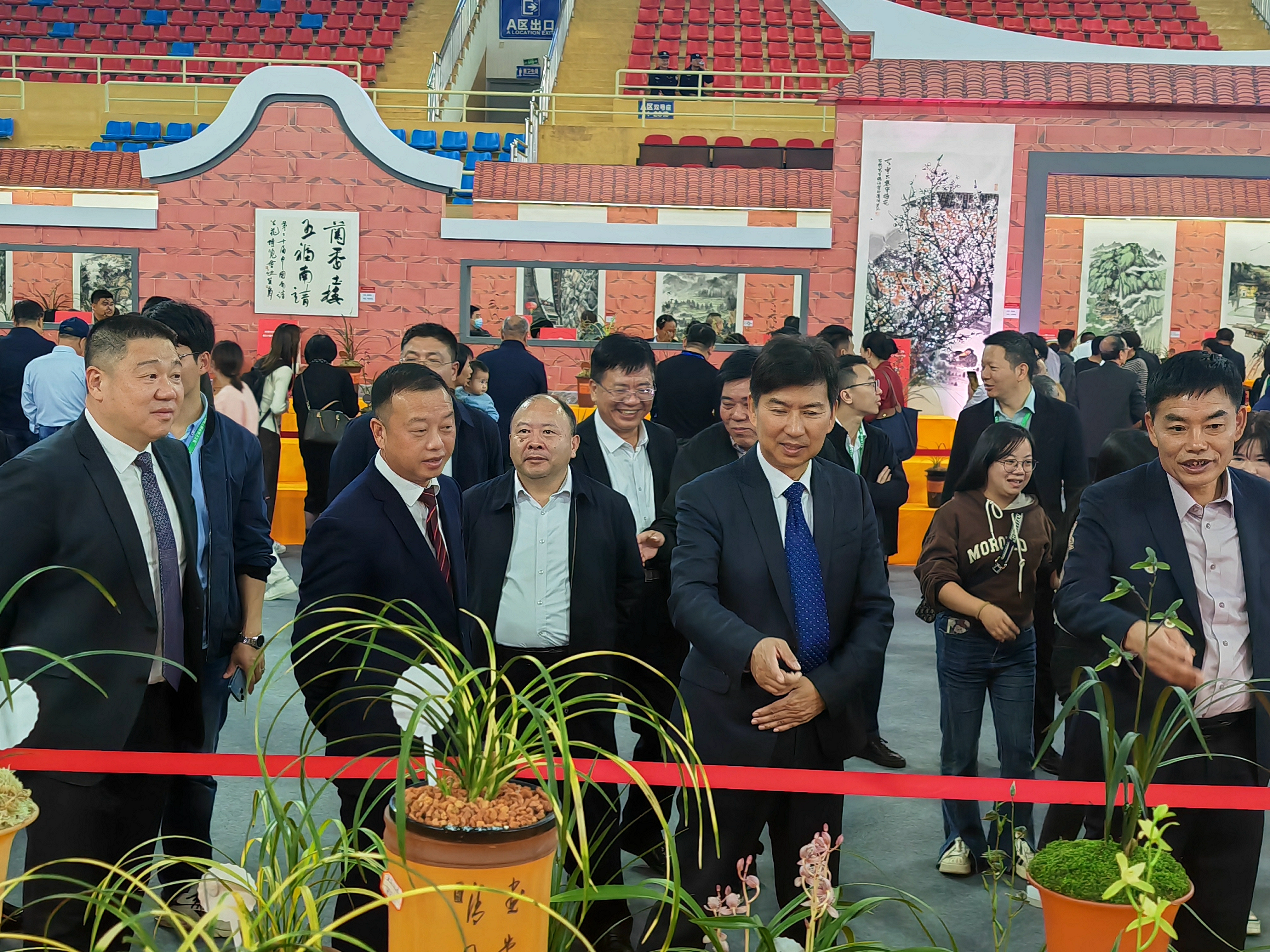 图4：展馆参观.jpg