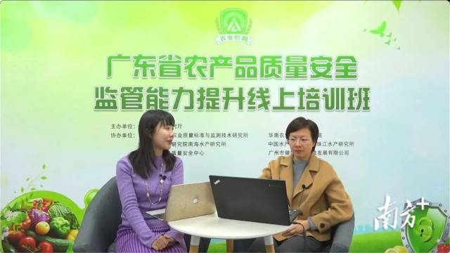 广东省农业科学院蔬菜研究所副研究员张艳（右）