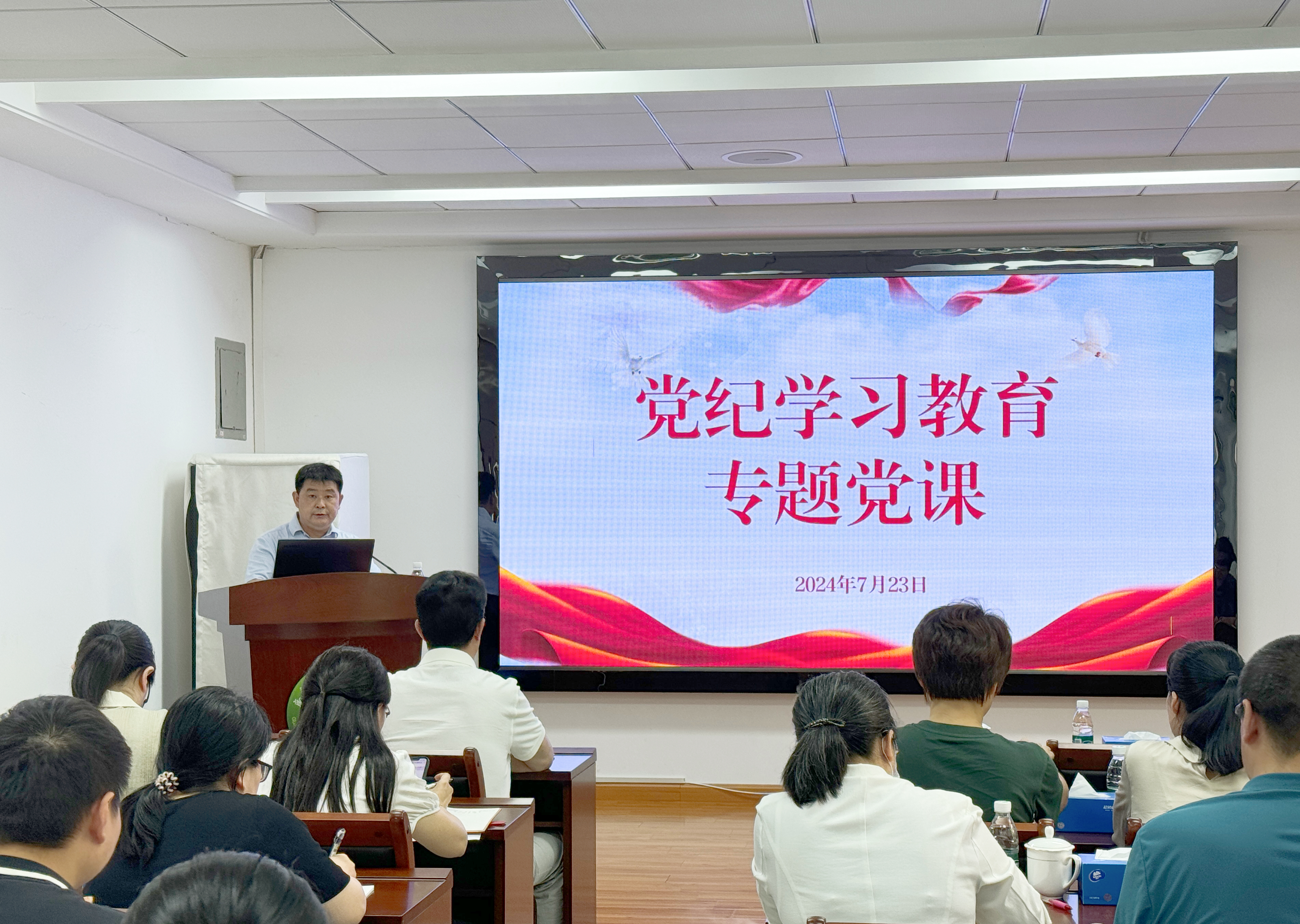 张所主持.jpg